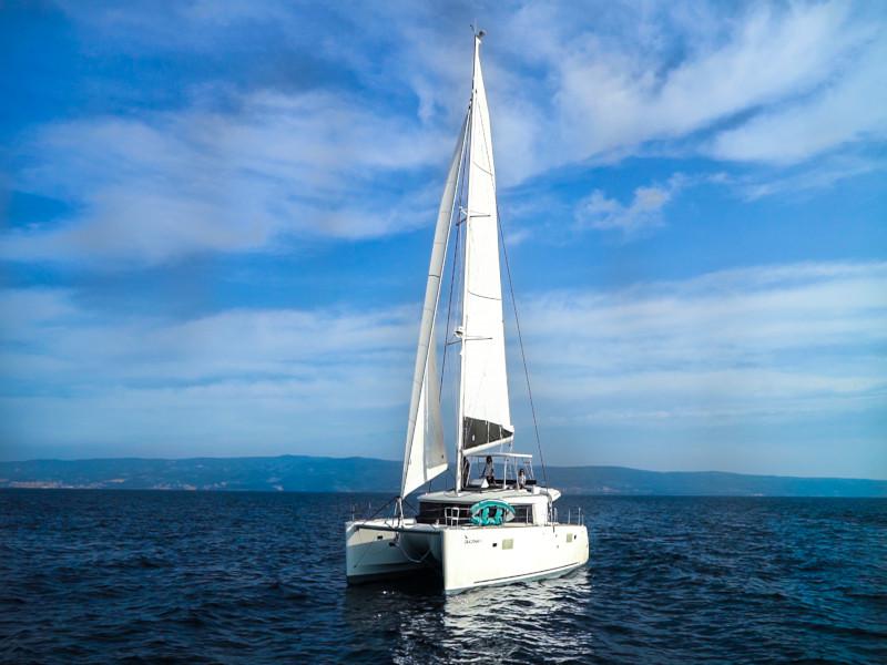 Book yachts online - catamaran - Lagoon 450  F - Dragonfly - rent
