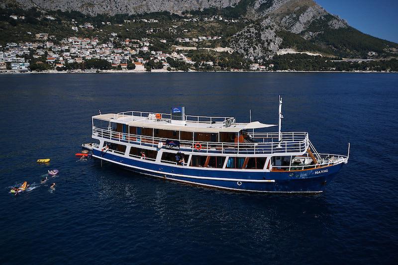 Book yachts online - motorboat - Motoryacht Naval - Naval - rent