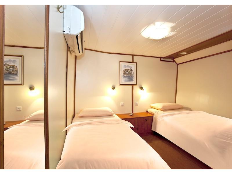 Book yachts online - motorboat - Motoryacht Emanuel - Emanuel - rent