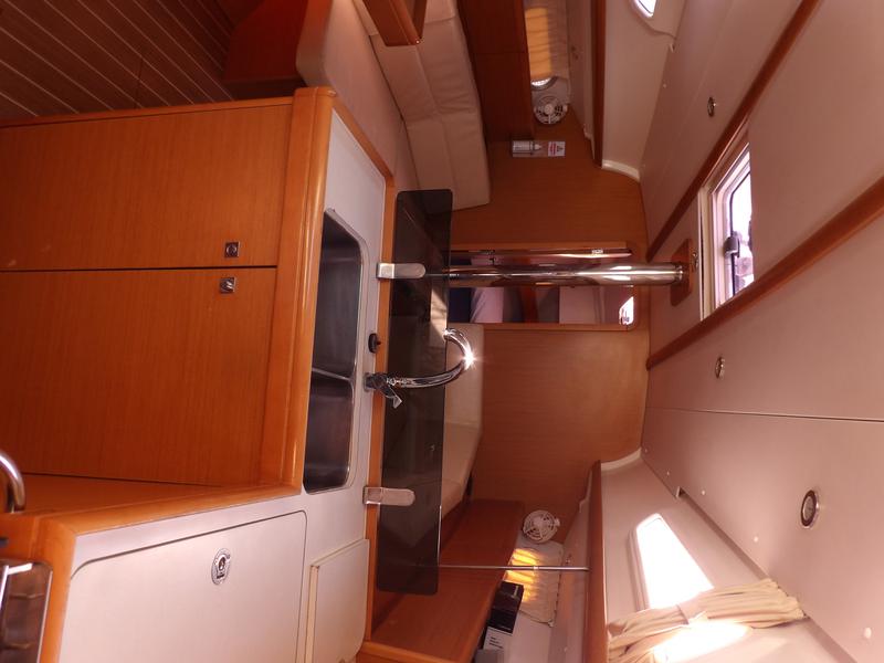Book yachts online - sailboat - Sun Odyssey 36i - Bella - rent