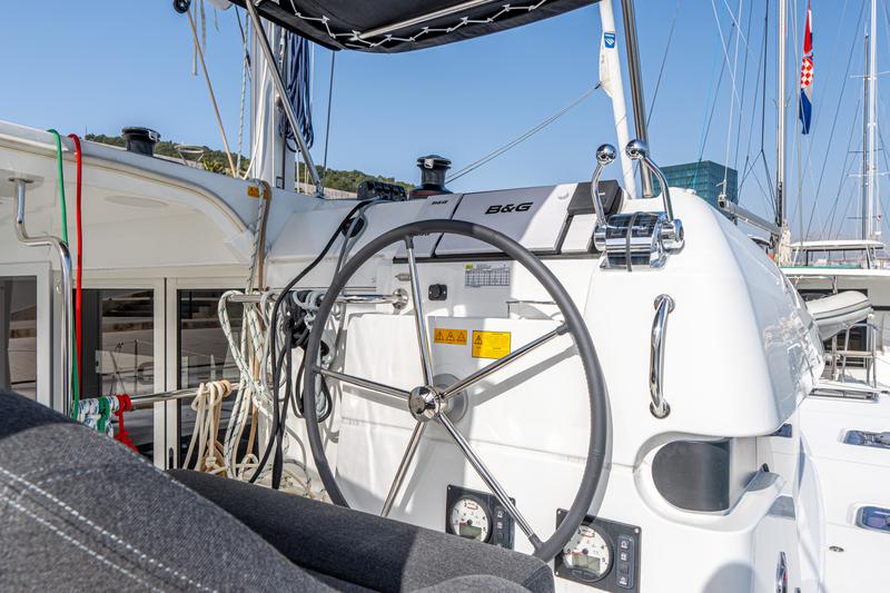 Book yachts online - catamaran - Lagoon 40 (2021) - BYE BYE - rent