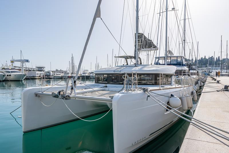 Book yachts online - catamaran - Lagoon 40 (2021) - BYE BYE - rent