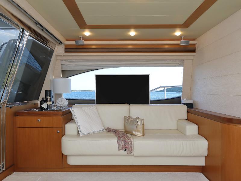 Book yachts online - motorboat - Ferretti 681 - DOMINIQUE - rent
