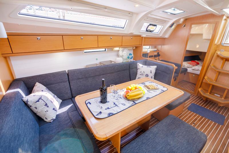 Book yachts online - sailboat - Bavaria 41 Cruiser - Morning Breeze - rent