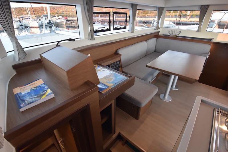 Book yachts online - catamaran - Lagoon 40 - SUNLIGHT - rent