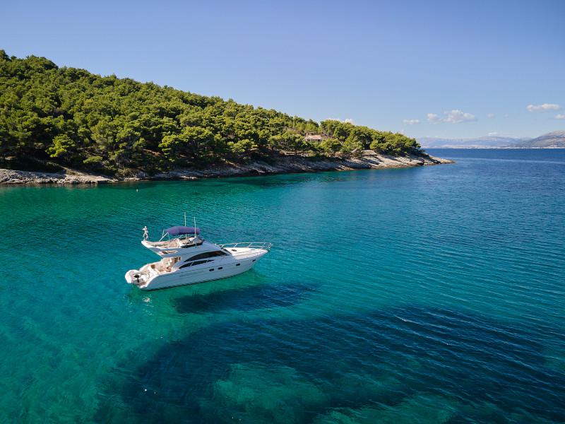 Book yachts online - motorboat - Princess 42 - Touché - rent