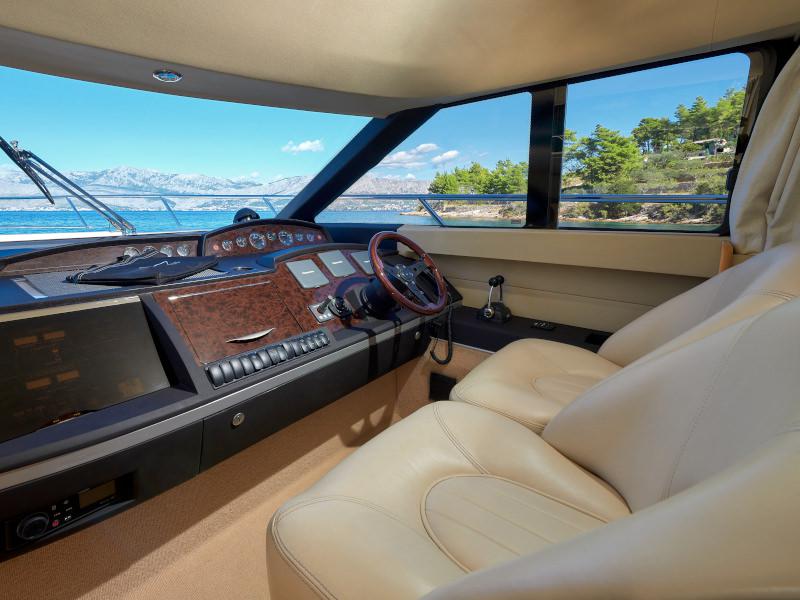 Book yachts online - motorboat - Princess 42 - Touché - rent