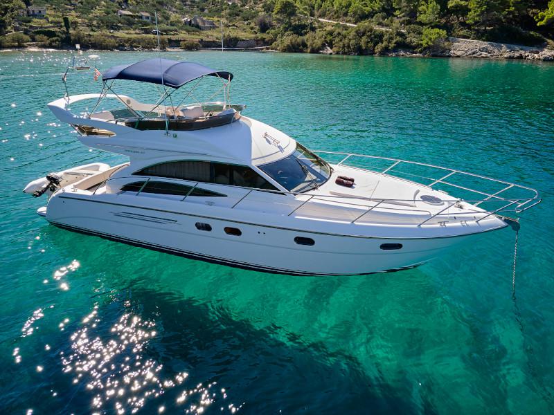 Book yachts online - motorboat - Princess 42 - Touché - rent