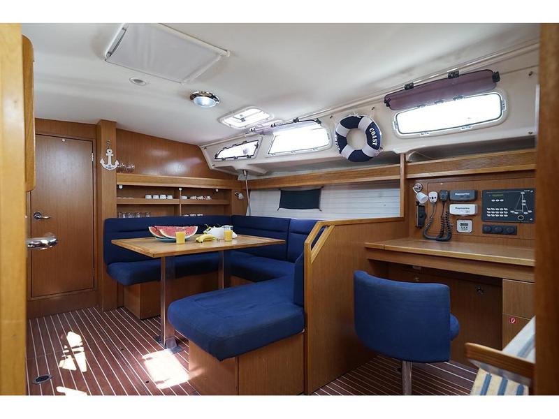 Book yachts online - sailboat - Bavaria 43 Cruiser - B43-10-KM - rent