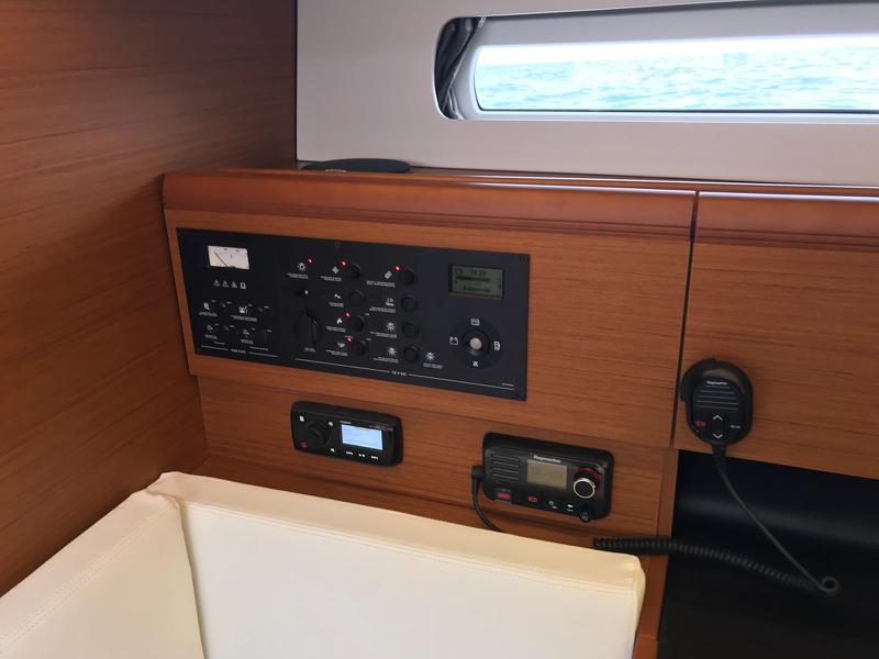 Book yachts online - sailboat - Sun Odyssey 449 - 3 Amigos - rent