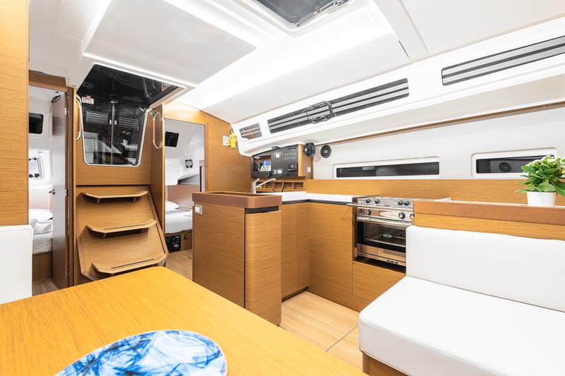 Book yachts online - sailboat - Sun Odyssey 410 - Irene - rent