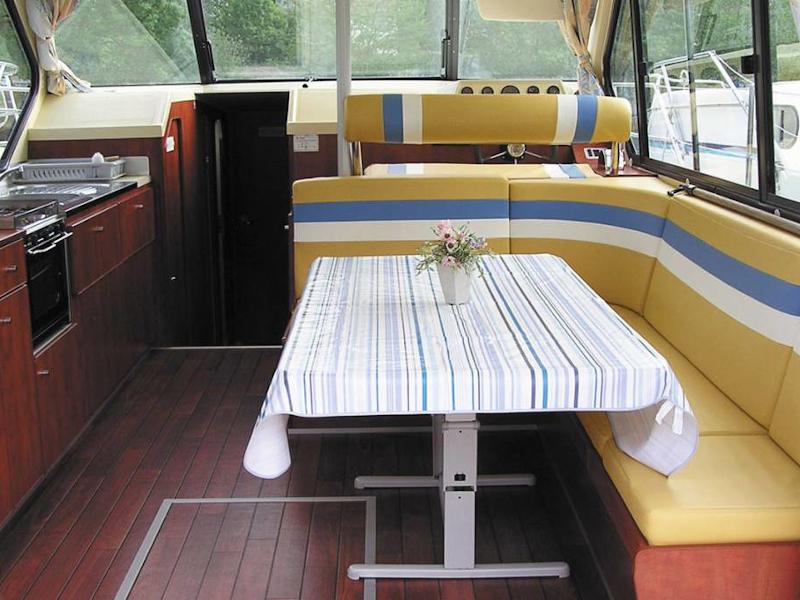 Book yachts online - motorboat - Sedan 1310 - PORT SUR SAONE FR - rent