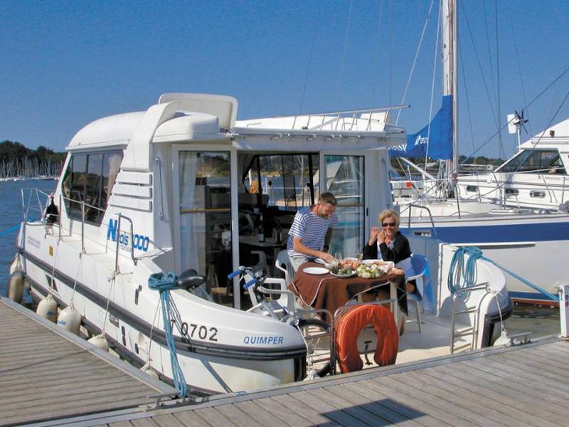Book yachts online - motorboat - Sedan 1000 - FLEURY FR - rent