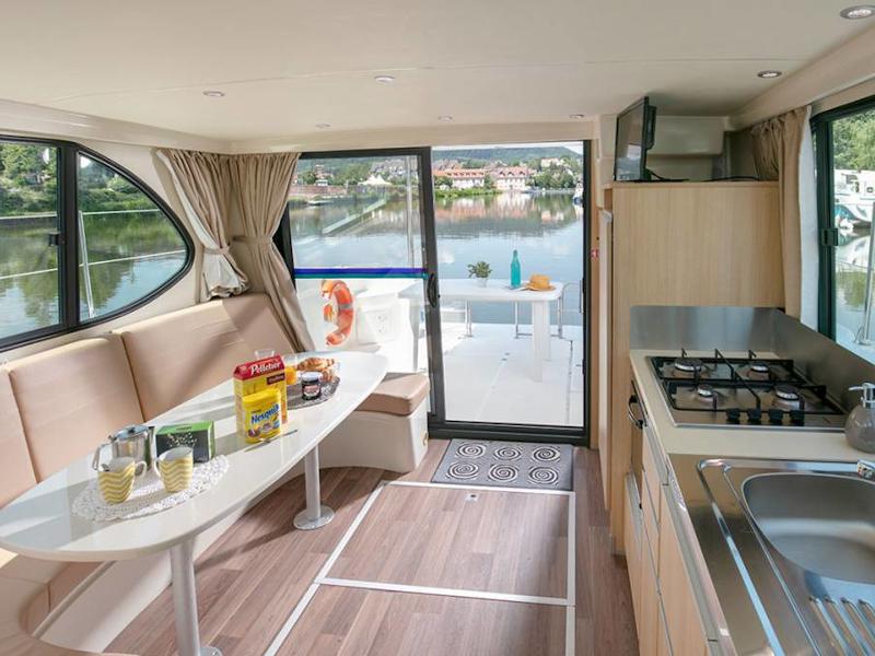 Book yachts online - motorboat - Octo Fly C - LUPSTEIN FR - rent
