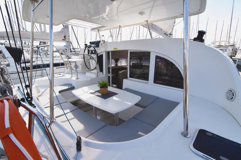 Book yachts online - catamaran - Lagoon 380 - Semele - rent