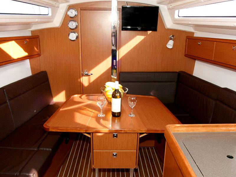 Book yachts online - sailboat - Bavaria Cruiser 33 - Chili - rent