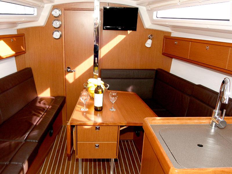 Book yachts online - sailboat - Bavaria Cruiser 33 - Chili - rent