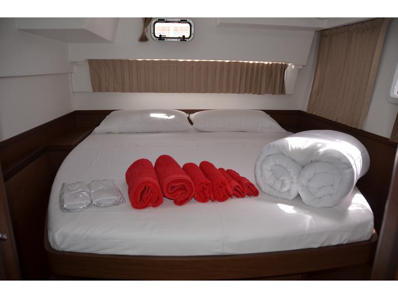Book yachts online - catamaran - Lagoon 42 - Balute - rent