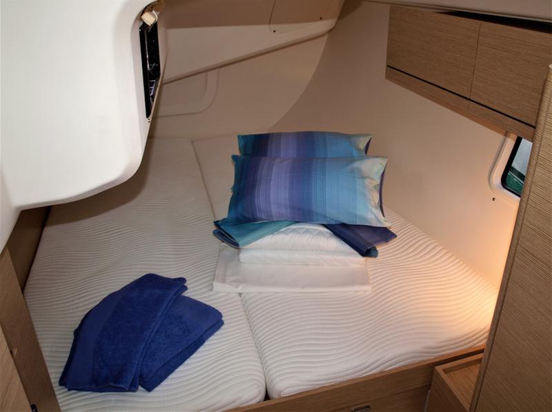 Book yachts online - sailboat - Hanse 418 - Diamante - rent