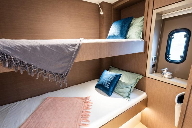 Book yachts online - catamaran - Bali 4.6 - Wild Bunch - rent