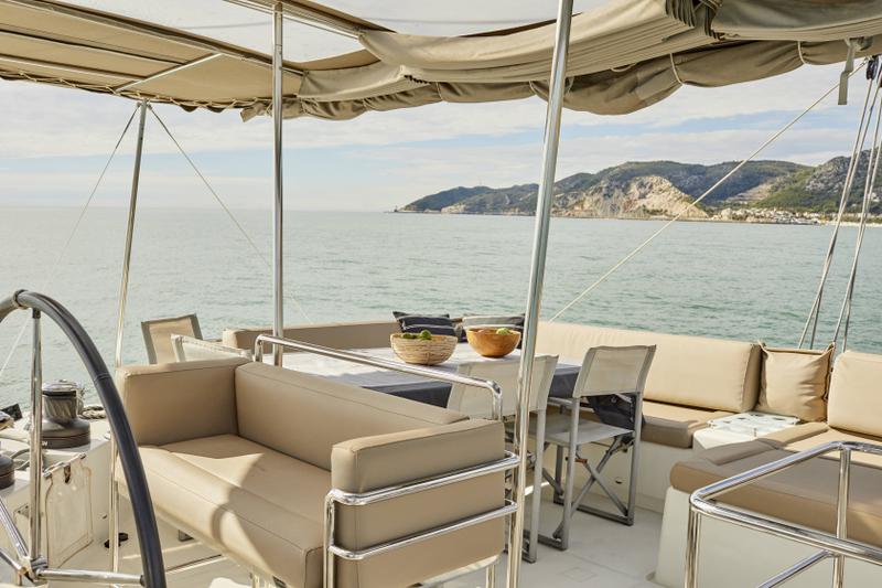 Book yachts online - catamaran - Lagoon 560 - Big Gani - rent