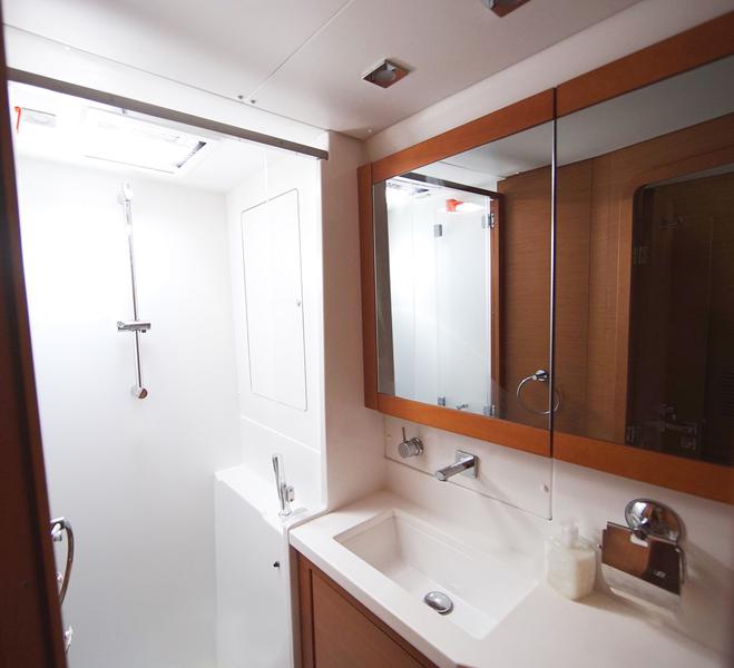 Book yachts online - catamaran - Lagoon 450 - Black Duck - rent