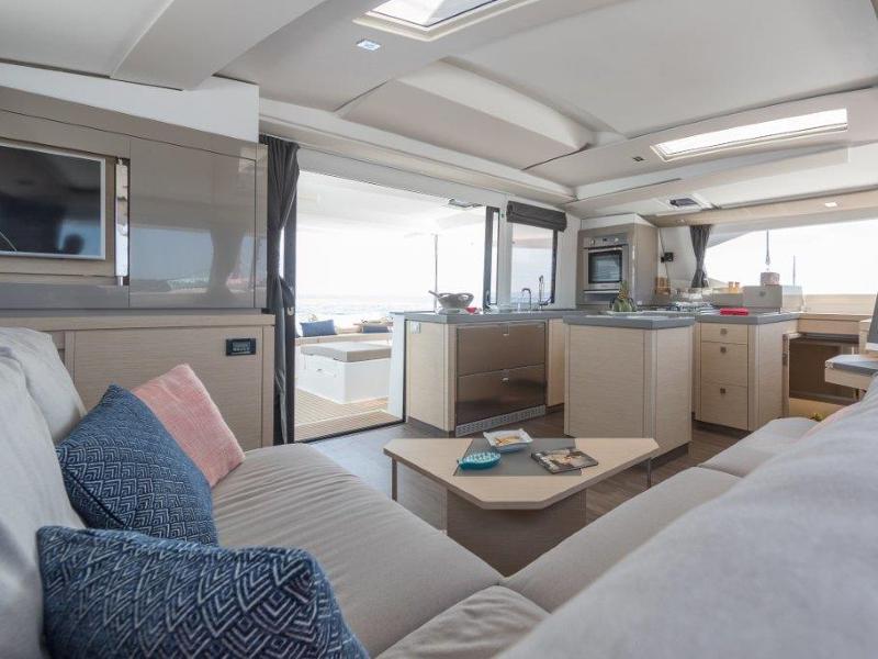 Book yachts online - catamaran - Saona 47 - Super Trouper - rent