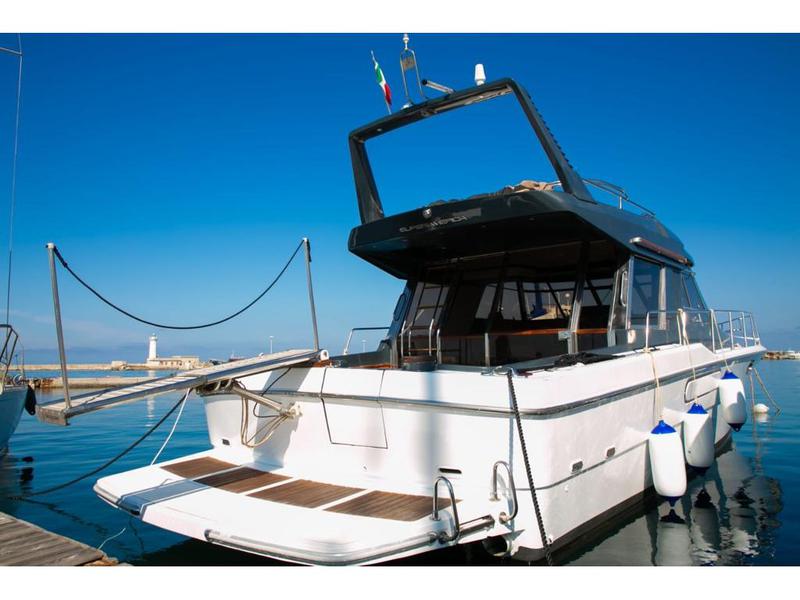 Book yachts online - motorboat - Riva 45 SuperAmerica - Hidra 1977 (Refit 2020) - rent