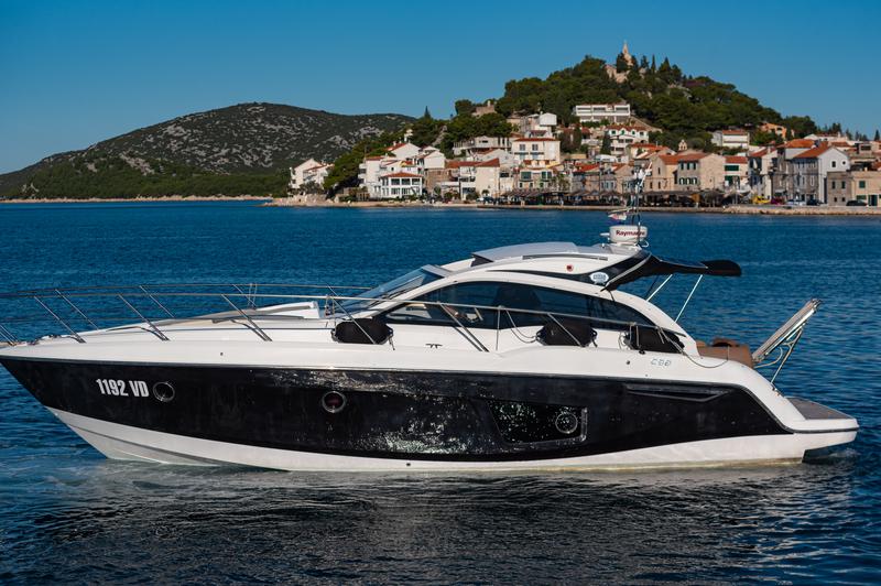Book yachts online - motorboat - Sessa C38 - Lana - rent