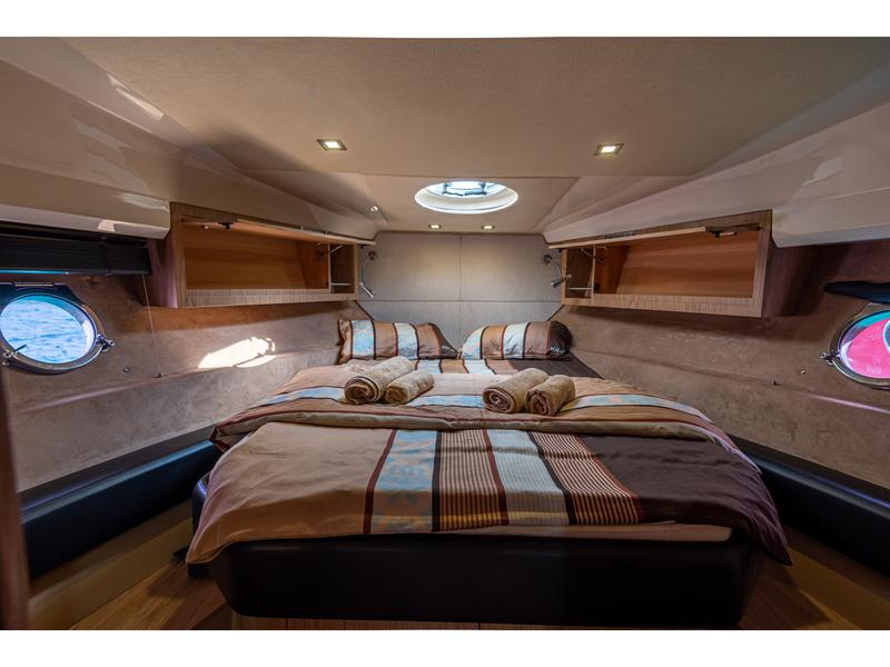Book yachts online - motorboat - Sessa C38 - Lana - rent