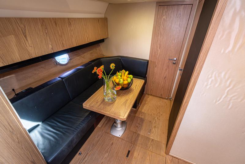 Book yachts online - motorboat - Sessa C38 - Lana - rent