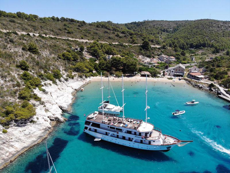 Book yachts online - motorboat - Motoryacht - Almissa - rent
