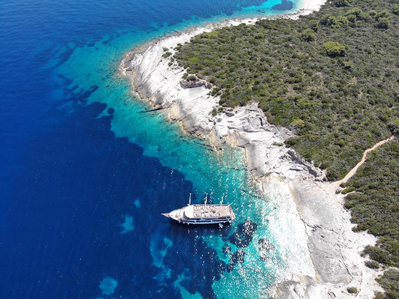 Book yachts online - motorboat - Motoryacht - Almissa - rent