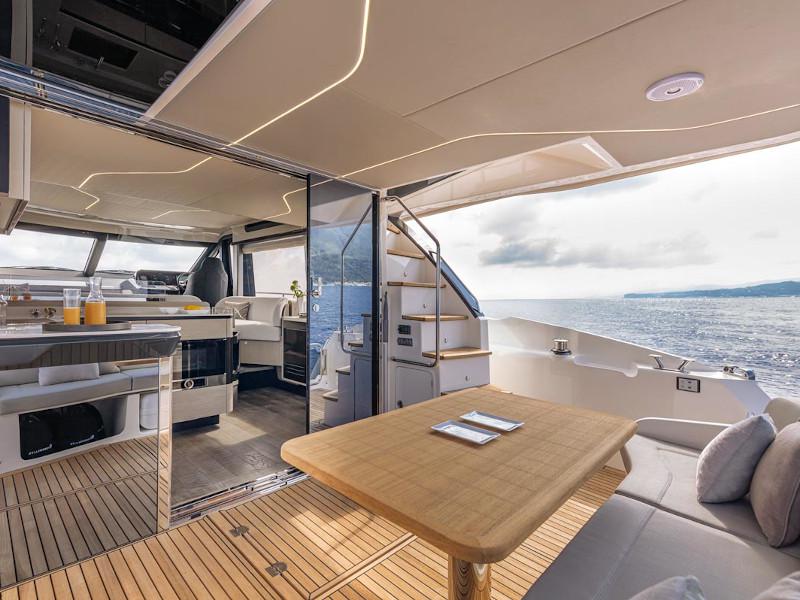 Book yachts online - motorboat - Absolute 47 Fly - Vardo - rent