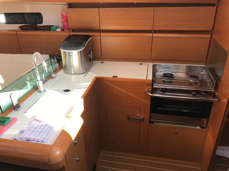 Book yachts online - sailboat - Sun Odyssey 449 owner version - SPRING SONG - rent