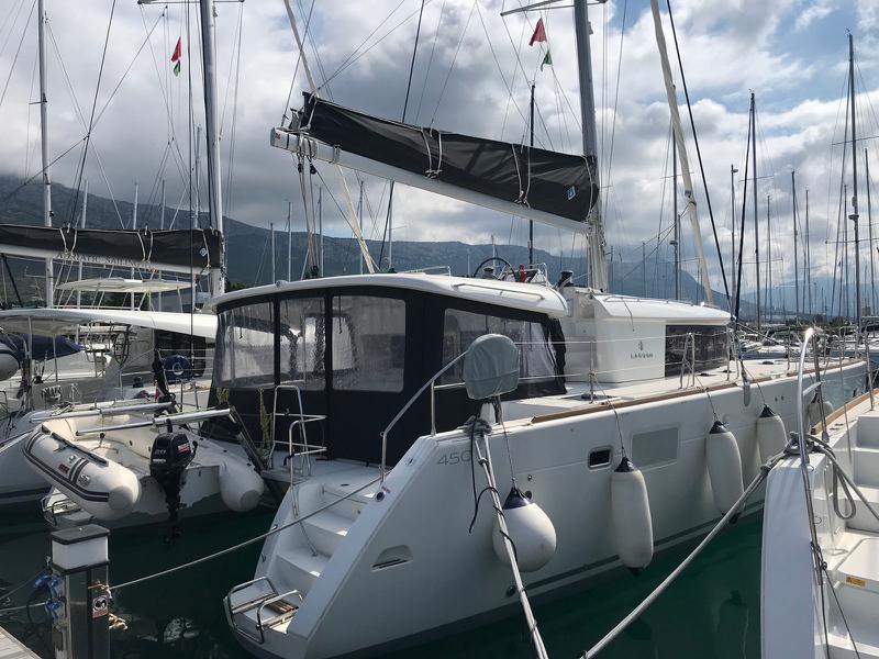 Book yachts online - catamaran - Lagoon 450  F - RED TWIN II  - rent