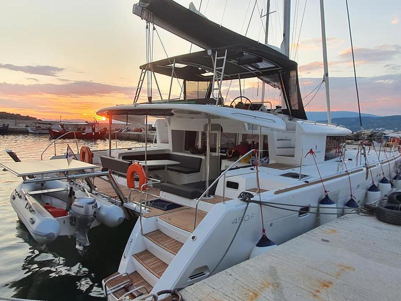 Book yachts online - catamaran - Lagoon 450  Flybridge_2020 - SY_2054 - rent