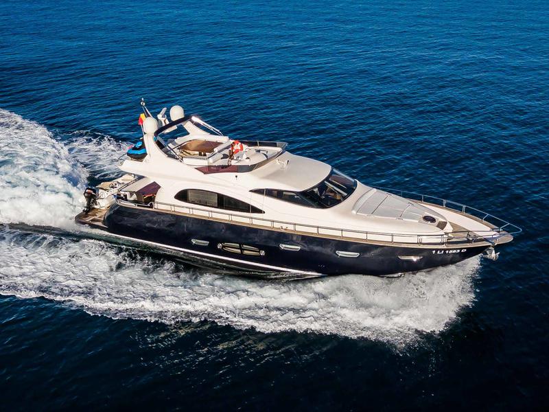 Book yachts online - motorboat - Cayman 70 - Secret Life - rent