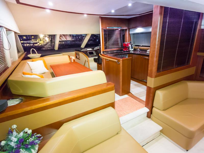 Book yachts online - motorboat - Princess 62 - Pamango - rent