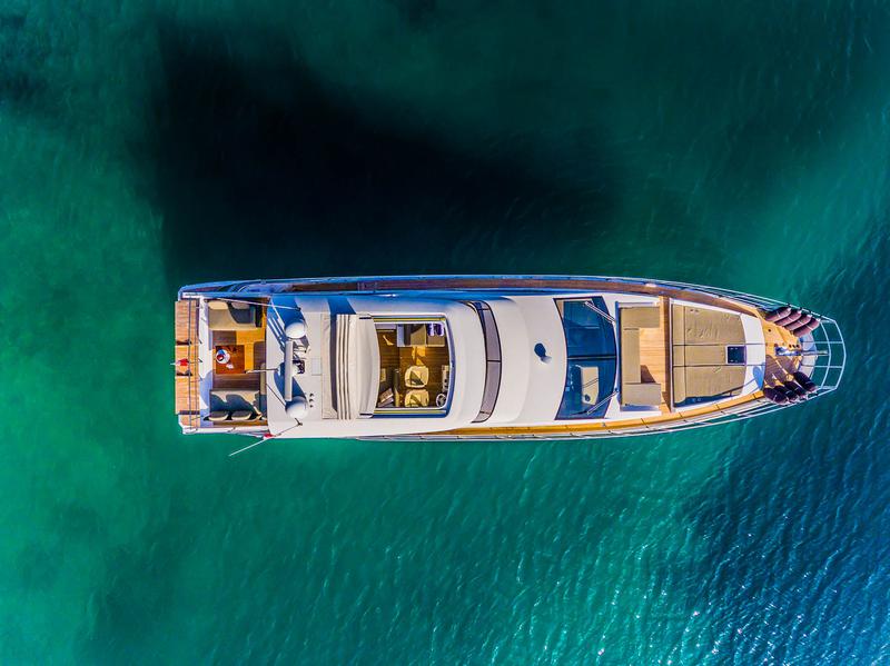 Book yachts online - motorboat - Azimut 66 - Karat II - rent