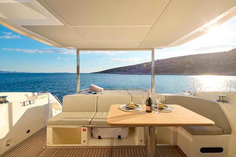 Book yachts online - motorboat - Absolute 50 Fly - VivaLaVida - rent