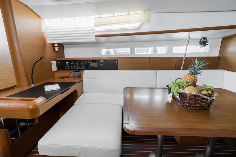 Book yachts online - sailboat - Sun Odyssey 519 - 5 cabs - MARYALIS - rent