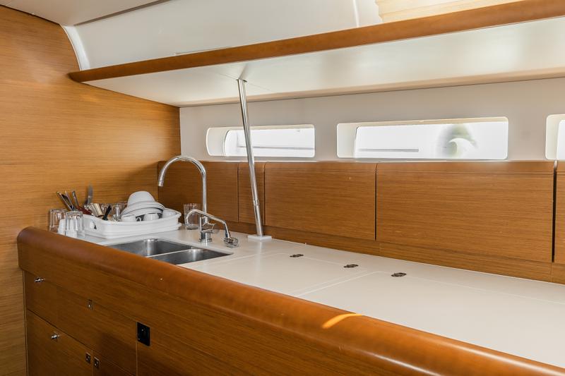 Book yachts online - sailboat - Sun Odyssey 519 - 5 cabs - MARYALIS - rent