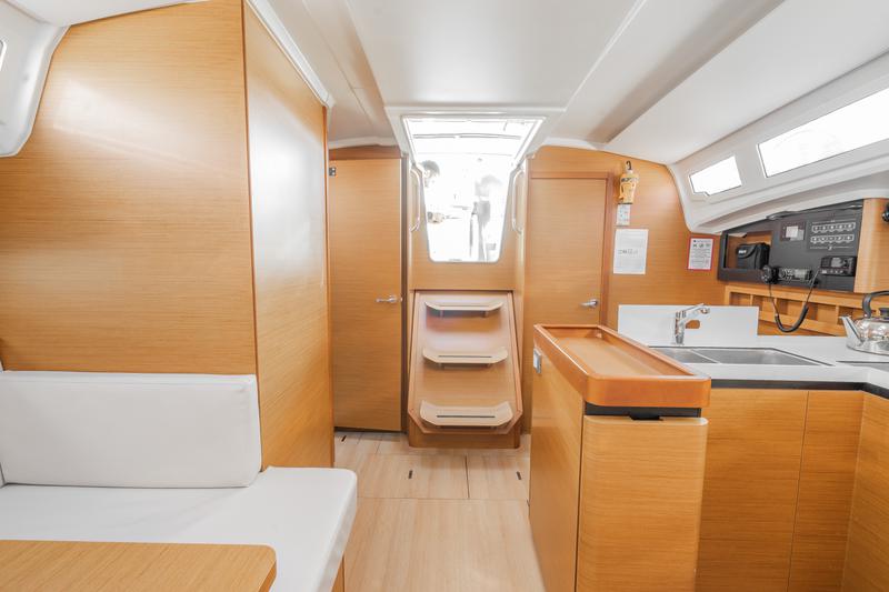 Book yachts online - sailboat - Sun Odyssey 410 - SALTY - rent