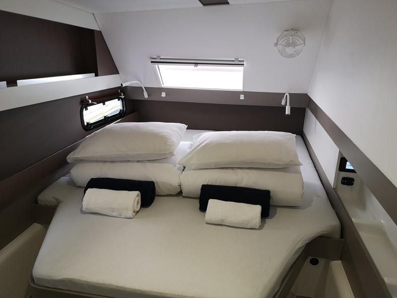 Book yachts online - catamaran - Bali 4.1-3 cab. ROLL MAINSAIL - LADY POLA  - rent