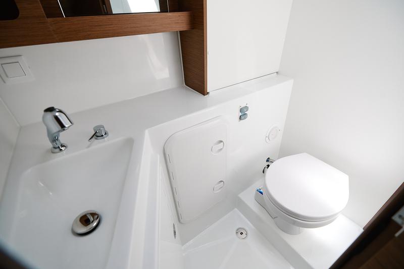 Book yachts online - catamaran - Lagoon 42 - Blackbird - rent