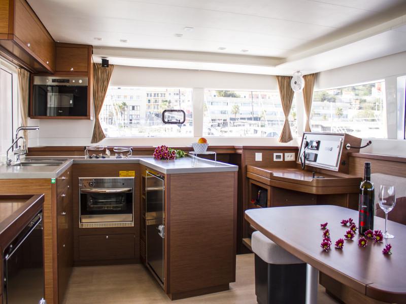 Book yachts online - catamaran - Lagoon 450  F - Dragonfly - rent