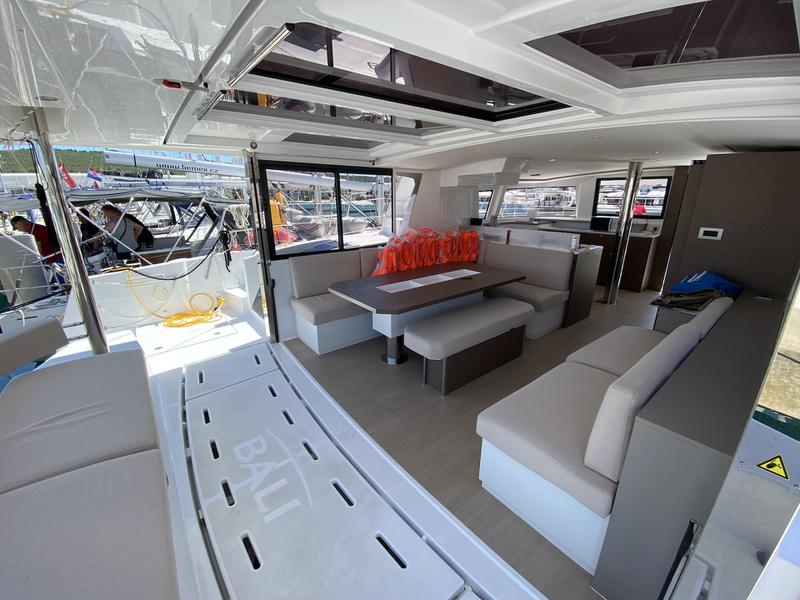 Book yachts online - catamaran - Bali 4.6 - Acrux - rent