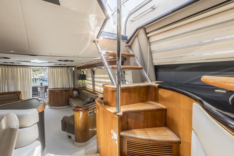 Book yachts online - motorboat - Sunseeker 84 - Skywater - rent