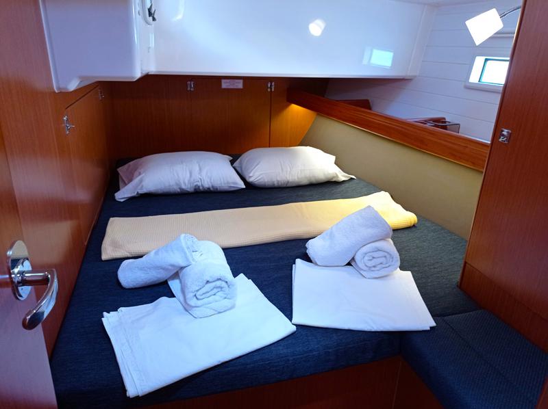 Book yachts online - sailboat - Bavaria Cruiser 46 - AELIA - rent